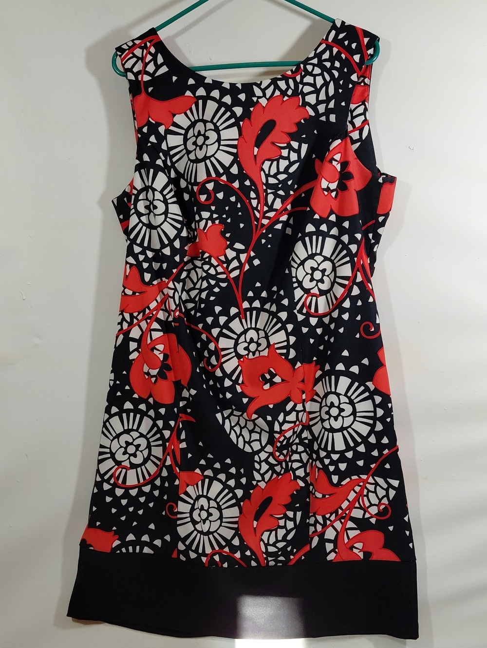 Alyx Woman Sleeveless Floral Shift Sheath Dress Black, White & Red Size 16W